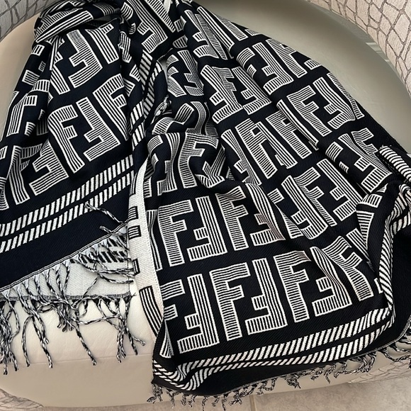 Fendi Beautiful Scarves - Picture 4 of 6